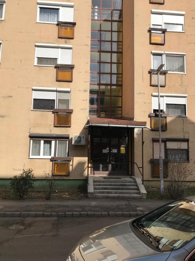 Zen Apartman Szolnok Esterno foto